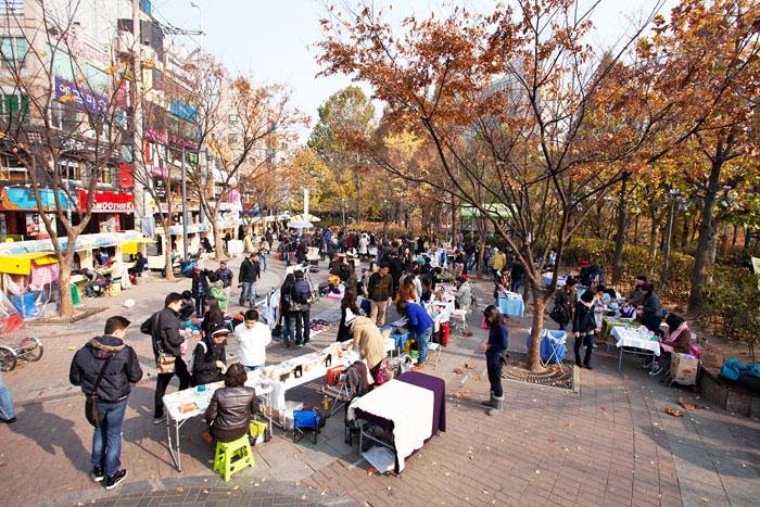 hongdae free art market