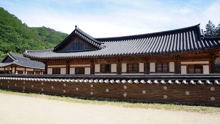 Baekdamsa Temple