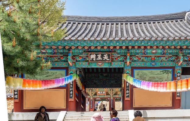 Busan Temples Beomeosa