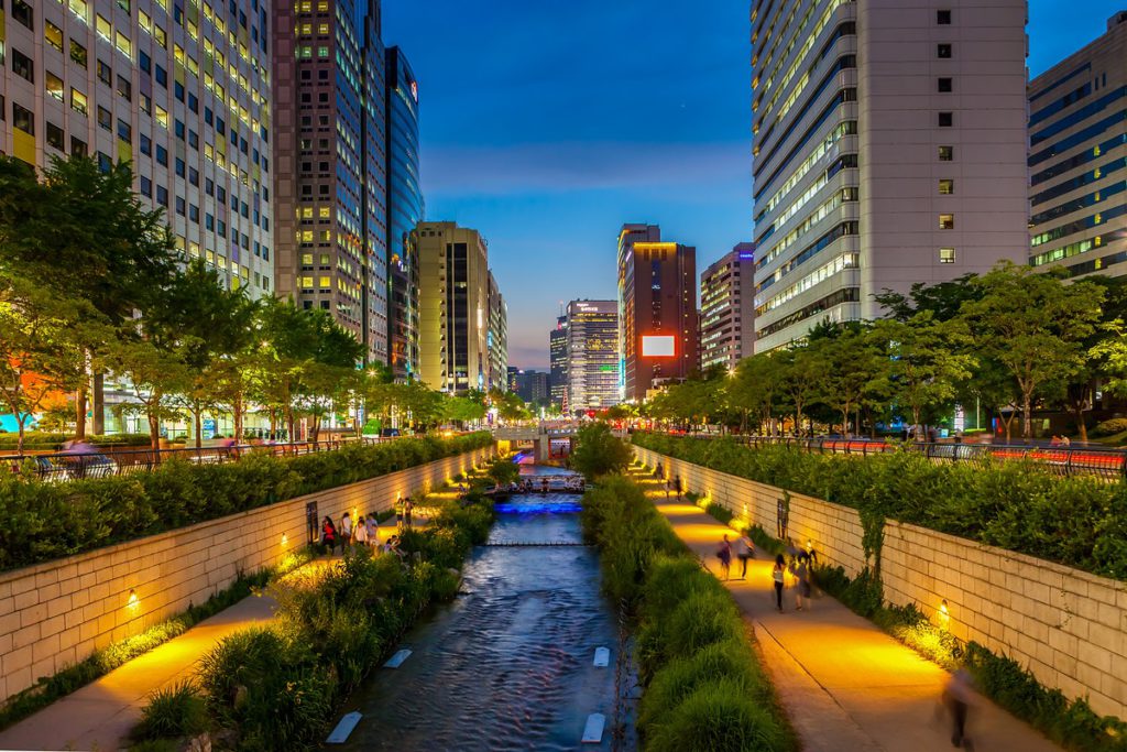 romantic destinations seoul Cheonggyecheon places to see