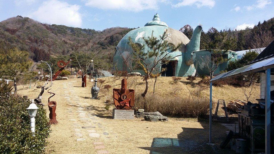 EnRogel Cafe A TeapotShaped Unique Cafe In Korea KoreaTravelPost