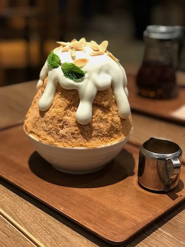 "Cha Thai Bingsu or (Bingsu Thai milk tea)" by NuCastiel is licensed under CC BY 2.0