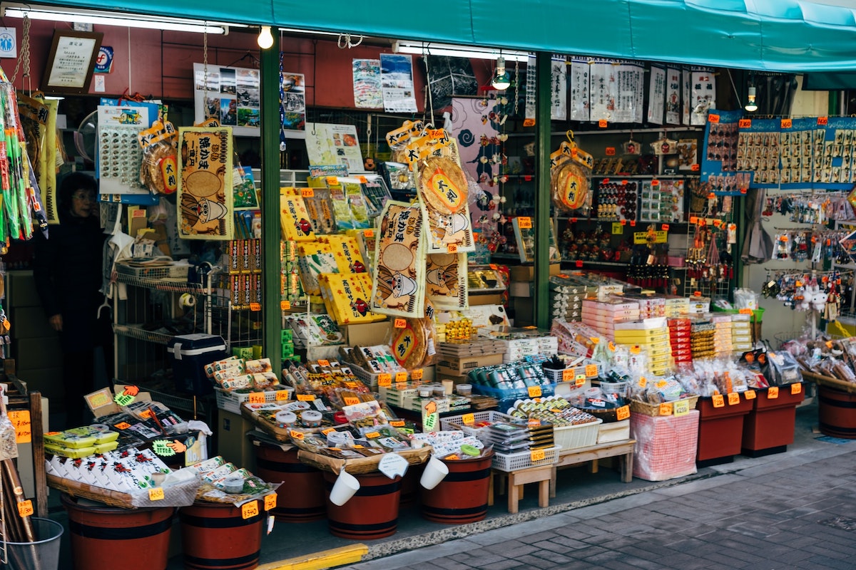 busan tourist souvenir shop