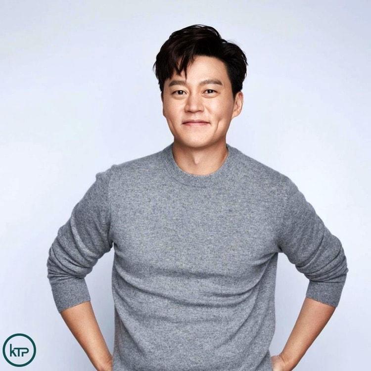 Actor Lee Seo Jin. | Harper's Bazaar.