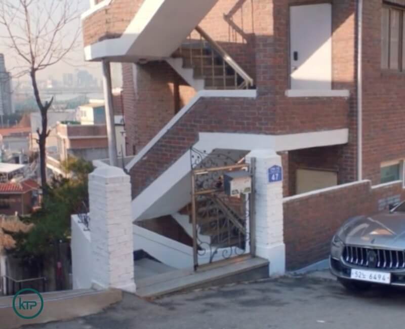 Ji Dong Hee's house