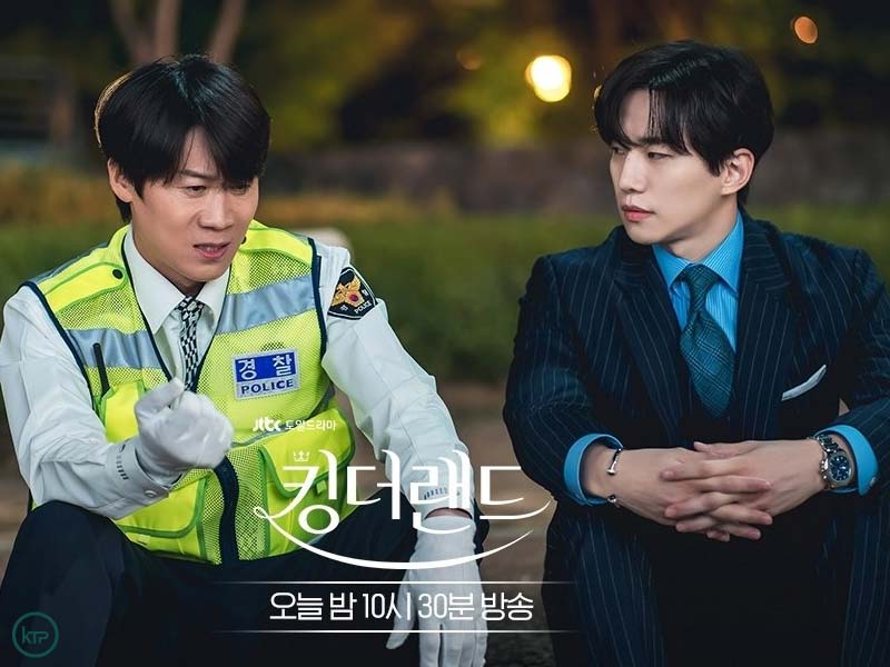 Counseling with the police in “King the Land” Kdrama Episode 4. | Twitter