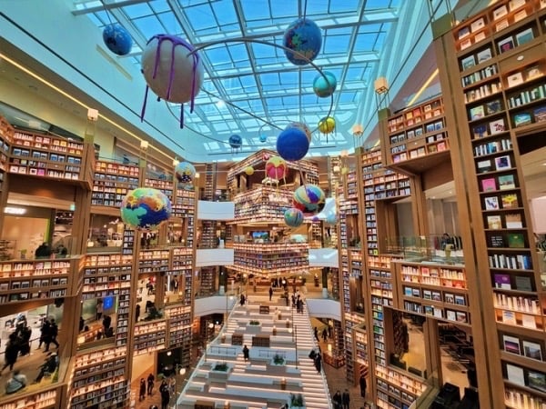 Starfield Suwon Sky-high library