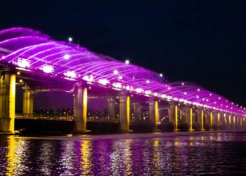 Banpo Bridge Rainbow Fountain