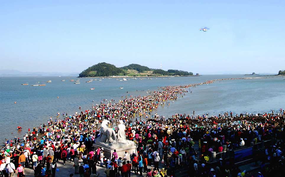 Jindo sea parting road, what is Moses miracle of South Korea