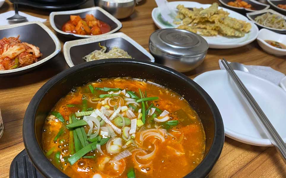 healthy Korean foods and meals in summer South Korea 