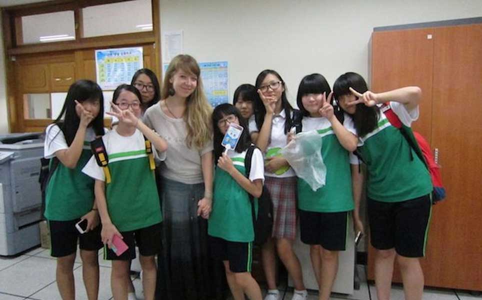 working in south korea as foreigner guide pros and cons