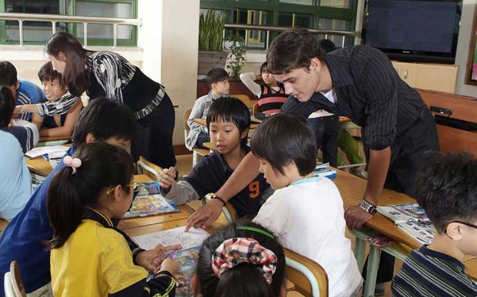 working in south korea as foreigner guide pros and cons